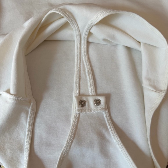Express Off-White V-Neck One-Piece Bodysuit Size M - Picture 6 of 8